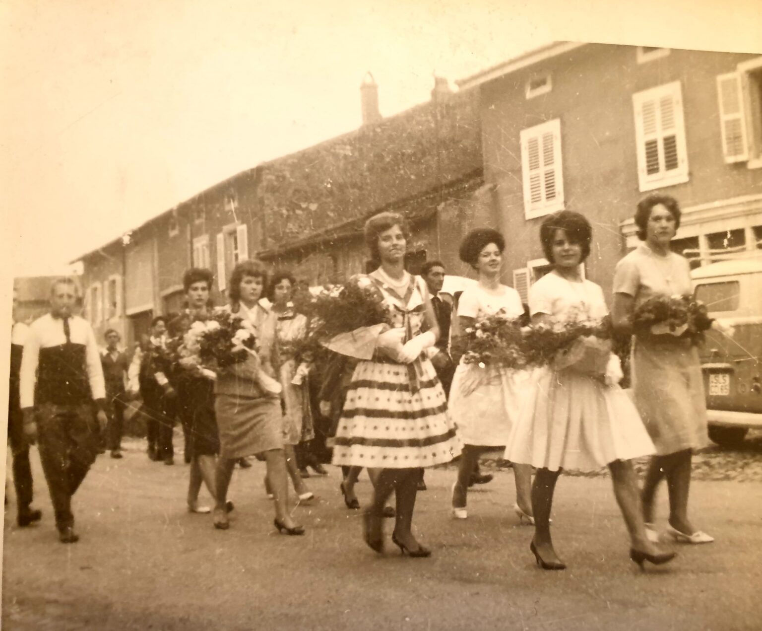 Lydie Gill, Geneviève Salmon, Lili collet, Monique Schneider, Danielle Majerus, Josiane Sélézula et Geneviève Luxembourger. (noms de jeunes filles)