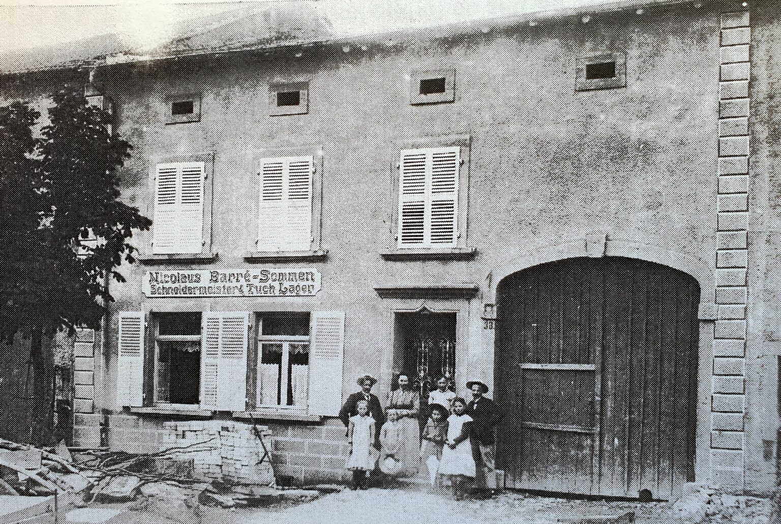 Photo de 1913 où l'on aperçoit Nicolas Barré et sa famille.