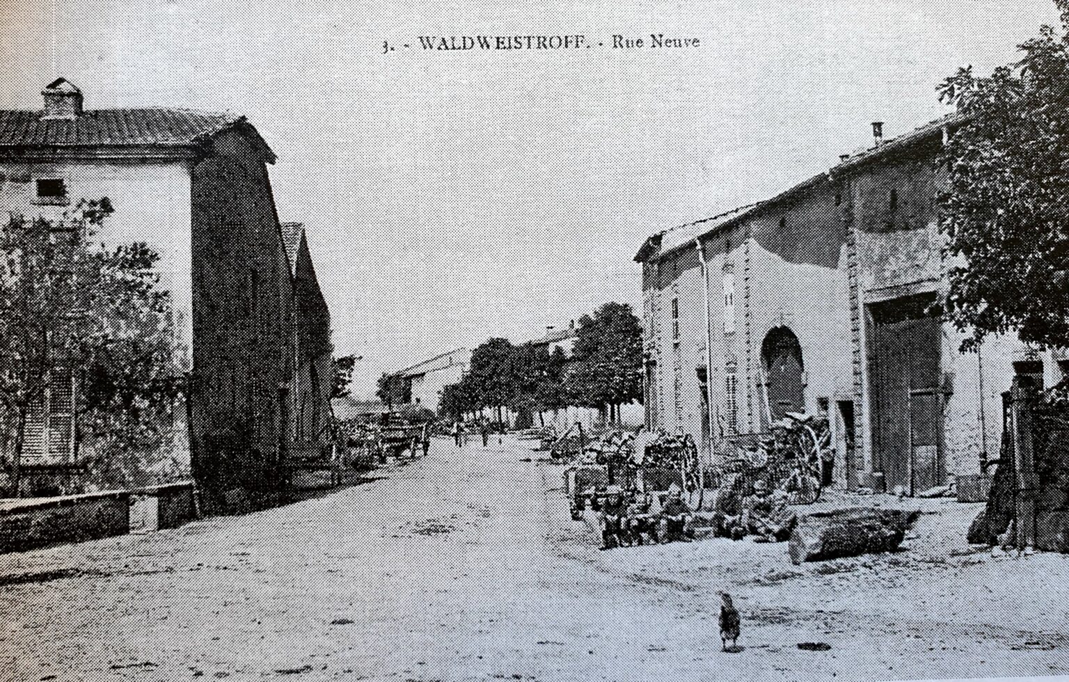 A gauche, 1ère maison jusqu'en 1950 de la nouvelle rue (Nauwéh) à l'entrée du village appartenant à Joseph Sommen maître tailleur.